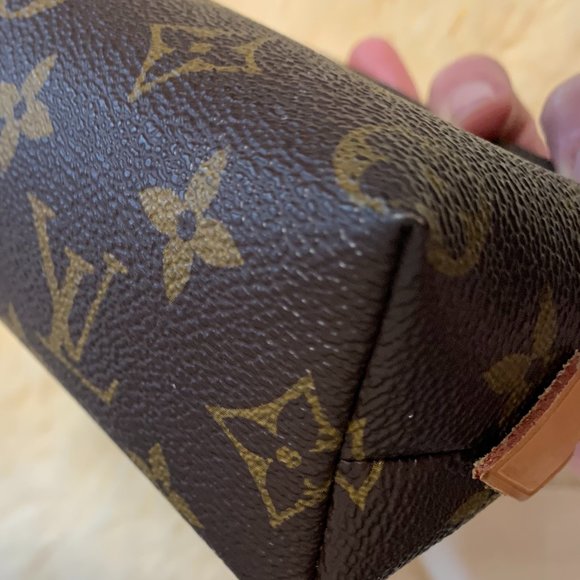 Louis Vuitton Cosmetics Pouch - Picture 5 of 10